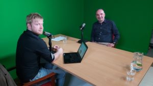 Moderátor Lukáš Smelík s Karlem Bílkem z B + R automatizace, spol. s r.o.